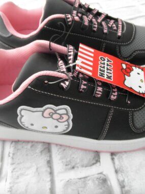 NEW by SANRIO, HELLO KITTY COURT SNEAKERS, BLACK WOMEN'S SIZE 11 MEDIUM
